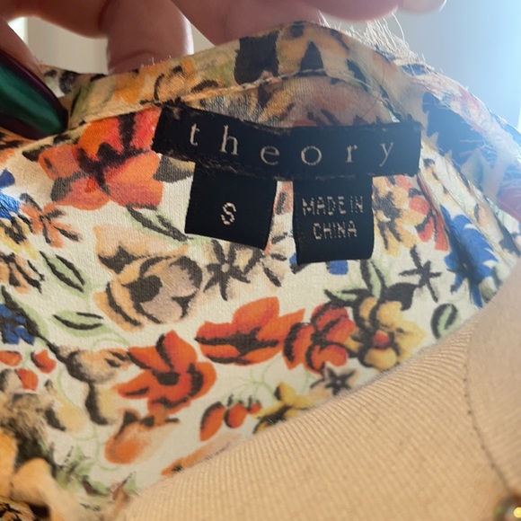 Silk Theory/Sheer flower pattern top - Picture 6 of 6